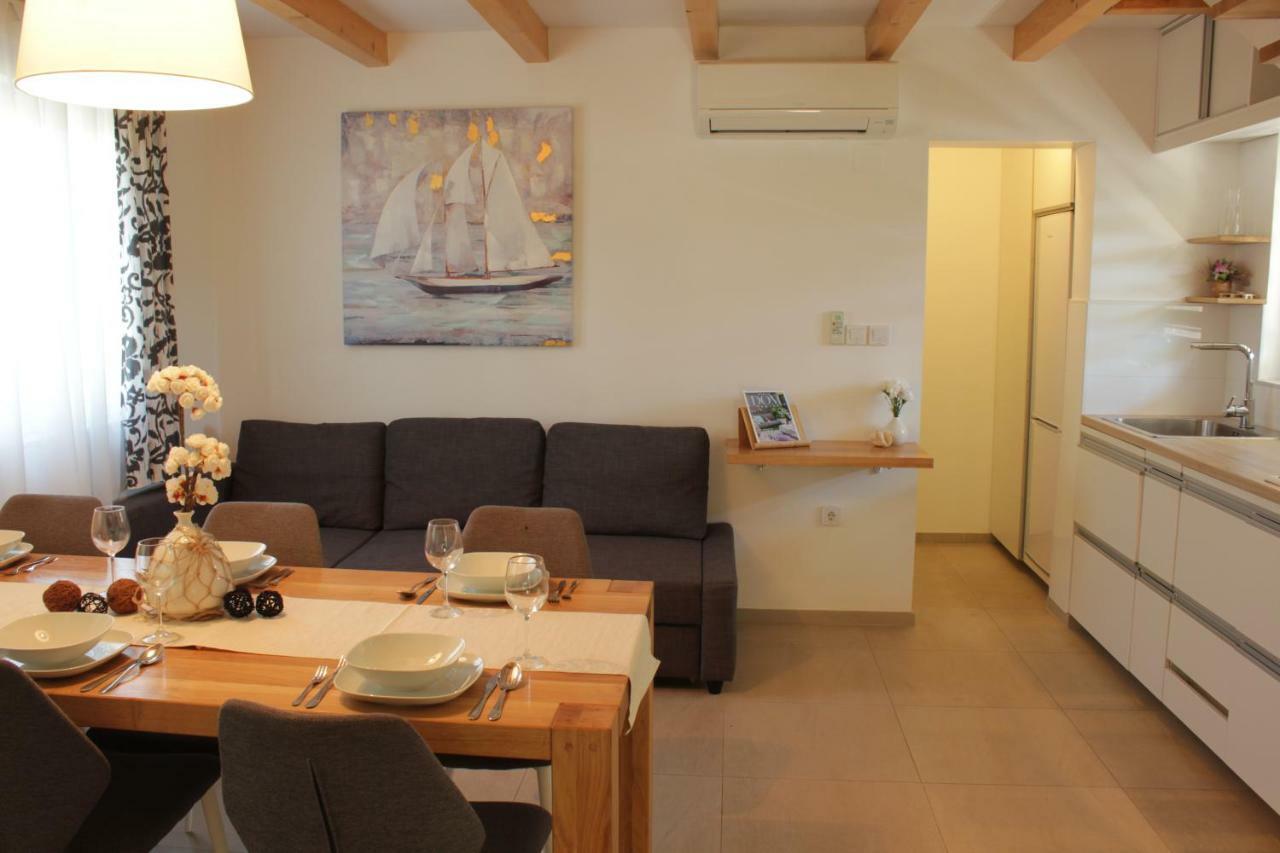 Holiday Home Liberta Krnica Dış mekan fotoğraf